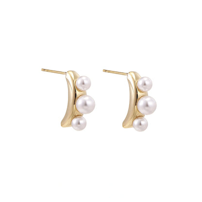 Mikki Luka Pearl Trio Curve Stud Earrings